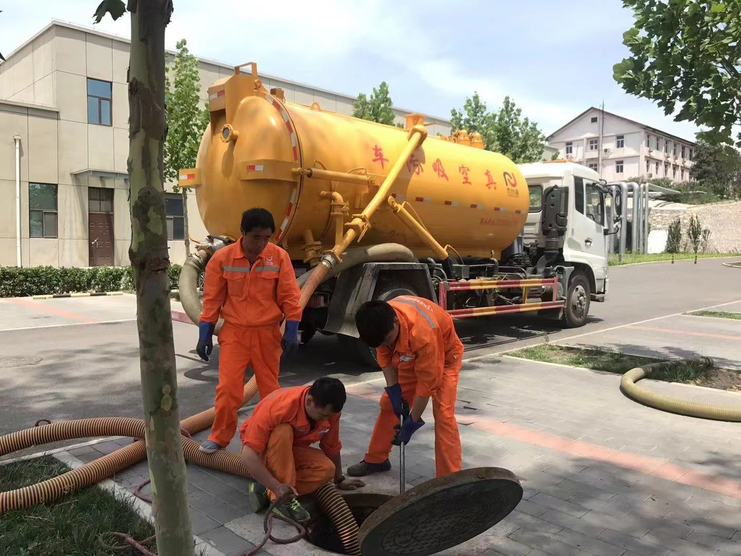 绥芬河化粪池清理与5-8吨吸粪车施工效率分析
